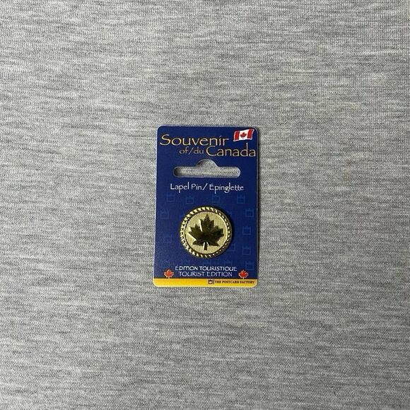 Souvenir of Canada Gold Maple Leaf Lapel Pin - Picture 1 of 5